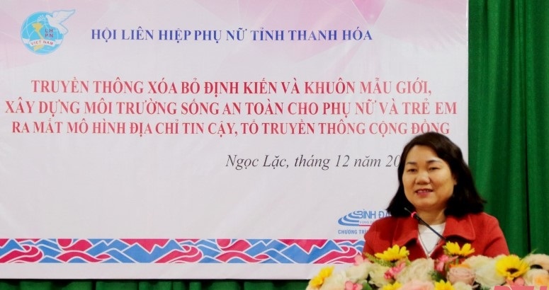 Bà Hà Thị Phương, Phó Chủ tịch Hội LHPN tỉnh phát biểu chỉ đạo.