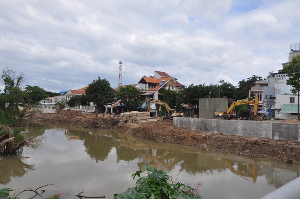 Công trình kè hai bờ Sông Dinh đang được thành phố Bà Rịa triển khai giai đoạn 3, góp phần chỉnh trang đô thị thành phố.