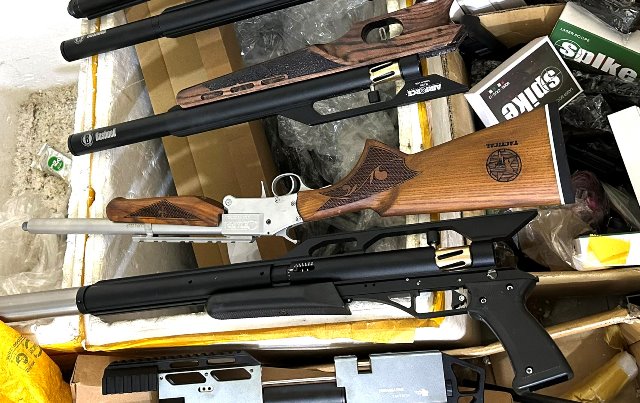 Tang vật c&ocirc;ng an thu giữ.