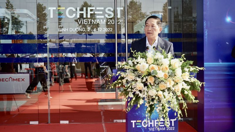 Ông Trần Văn Tùng - Thứ trưởng Bộ Khoa học và Công nghệ phát biểu khai mạc Triển lãm