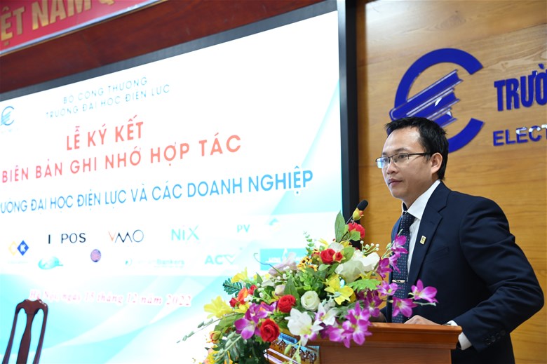 ThS. Chu Văn Tuấn - Phó Giám đốc Trung tâm Hỗ trợ việc làm và Khởi nghiệp phát biểu tại Lễ ký kết