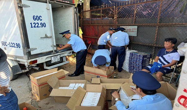 Phát hiện hơn 4.300 bao thuốc lá điếu nhập lậu tại Bình Dương