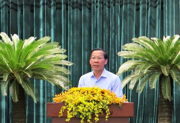 ông Phan Văn Mãi, Chủ tịch UBND TP. Hồ Chí Minh phát biểu tại hội nghị