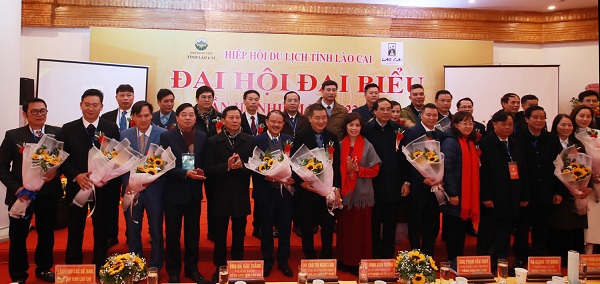 Ban chấp hành Hiệp hội du lịch Lào Cai khóa mới ra mắt.