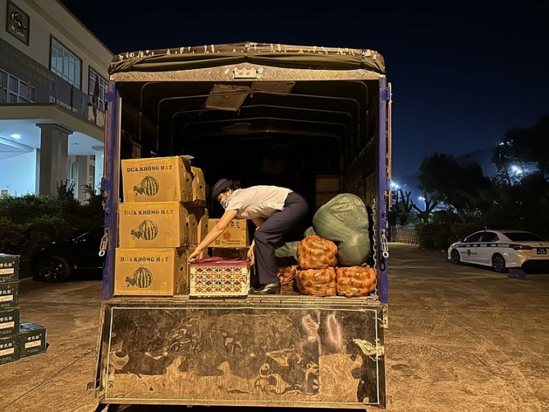 Lực lượng Quản lý thị trường Quảng Ninh liên tiếp phát hiện 4 vụ vận chuyển hoa quả nhập lậu
