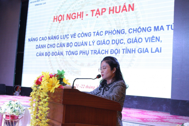 Bà Bùi Khoa Nghi - Phó giám đốc Sở GD&ĐT Gia Lai phát biểu tại chương trình