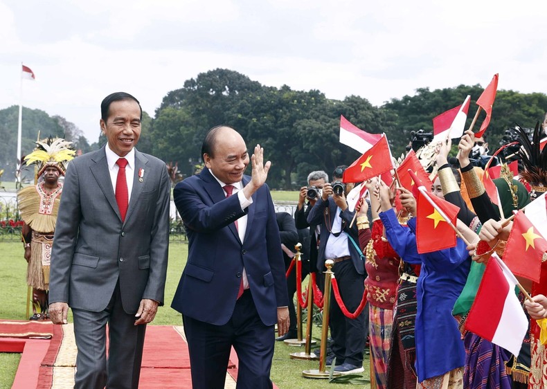 Tổng thống Indonesia Joko Widodo chủ trì lễ đón cấp Nhà nước Chủ tịch nước Nguyễn Xuân Phúc.