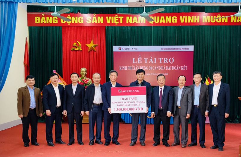 Lãnh đạo Ngân hàng Nhà nước Việt Nam, Agribank trao tài trợ xây dựng 30 căn nhà đại đoàn kết cho huyện Thanh Ba