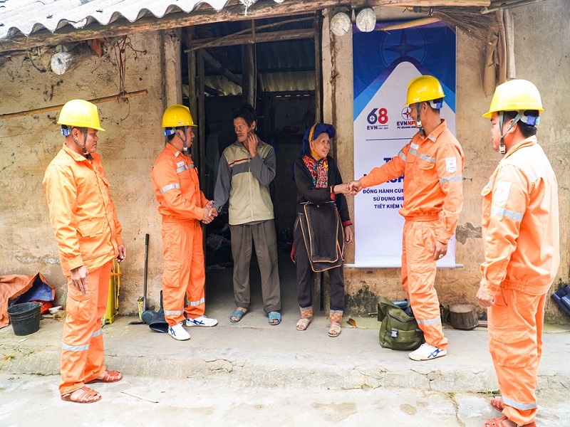 A2. PC Quảng Ninh đang góp phần thắp sáng lên những ước mơ đối với nhiều hộ dân nghèo trên địa bàn tỉnh