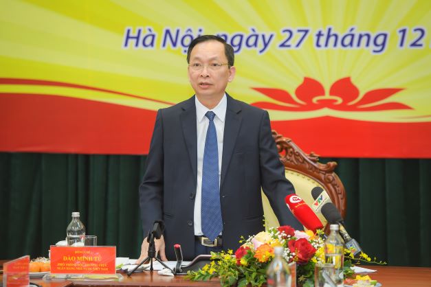 Phó Thống đốc NHNN Đào Minh Tú trao đổi thông tin tại họp báo. Ảnh VGP/HT