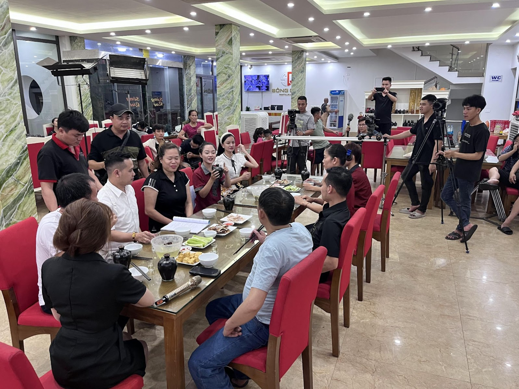 &hellip; đến nh&agrave; h&agrave;ng