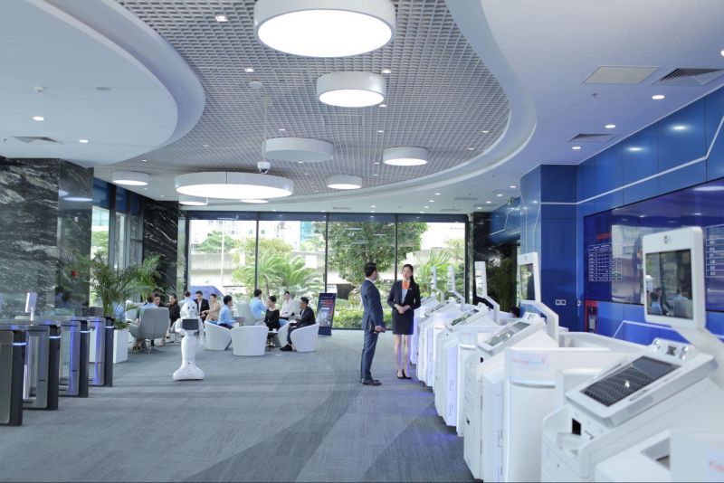 Bên cạnh đó, cư dân còn được tận hưởng đặc quyền tiện ích tài chính thông minh với  ngân hàng số “không ngủ” và máy giao dịch tự động STM