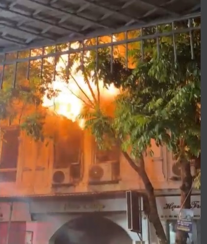 Cháy lớn tại cửa hàng giày dép ở Ninh Hiệp