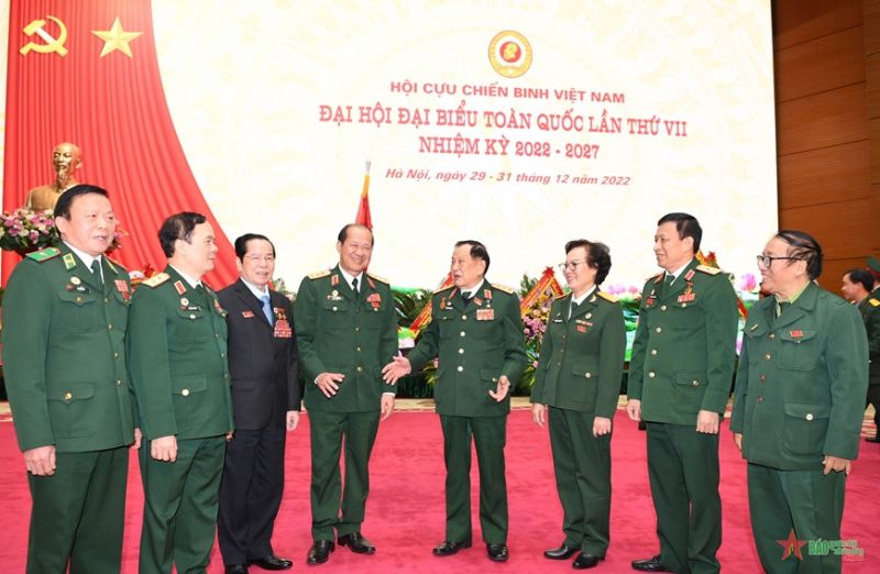 Lãnh đạo Hội Cựu chiến binh Việt Nam và các đại biểu dự đại hội. Ảnh: PHÚ SƠN
