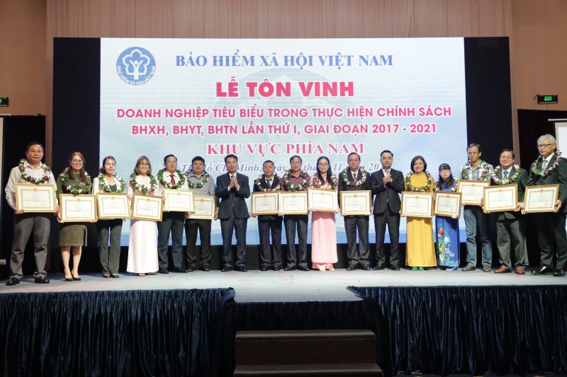 Năm 2022 là năm đầu tiên BHXH Việt Nam tổ chức Lễ tôn vinh 190 DN tiêu biểu trên cả nước trong thực hiện chính sách, pháp luật BHXH, BHYT, BHTN