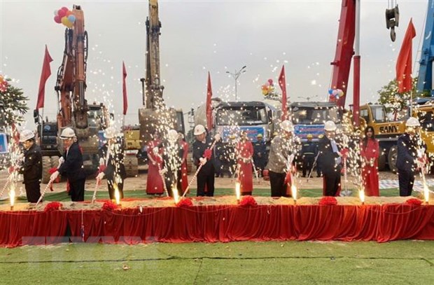 C&aacute;c đại biểu tại buổi lễ khởi c&ocirc;ng dự &aacute;n cầu vượt đường sắt