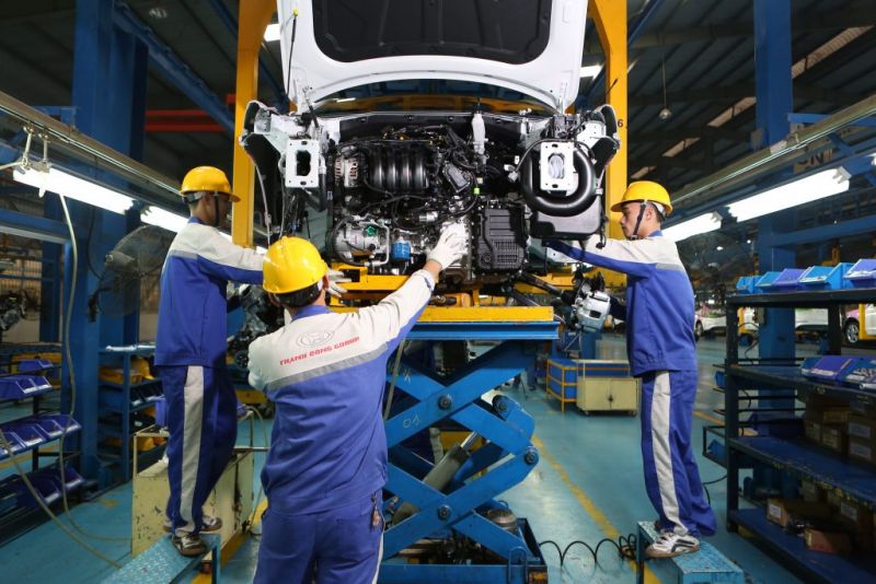 Lắp rắp ô tô tại Nhà máy Hyundai Thành Công Ninh Bình