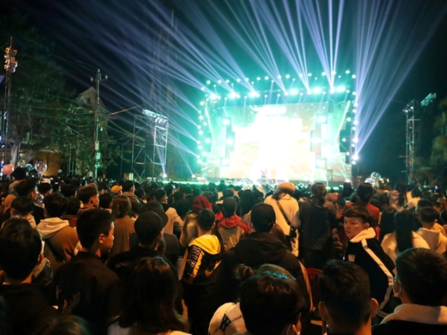 Chương trình Phong Nha Countdown Party 2023 đã thu hút số lượng lớn du khách trong và ngoài nước