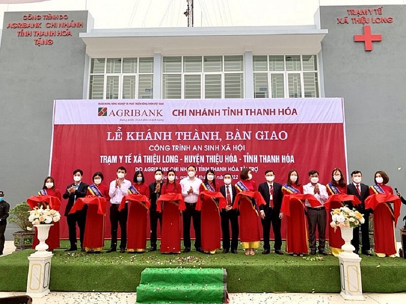 Agribank chi nhánh tỉnh Thanh Hóa trao tặng Trạm y tế trị giá 4 tỷ đồng cho xã Thiệu Long, huyện Thiệu Hóa đợt tháng 3/2022.