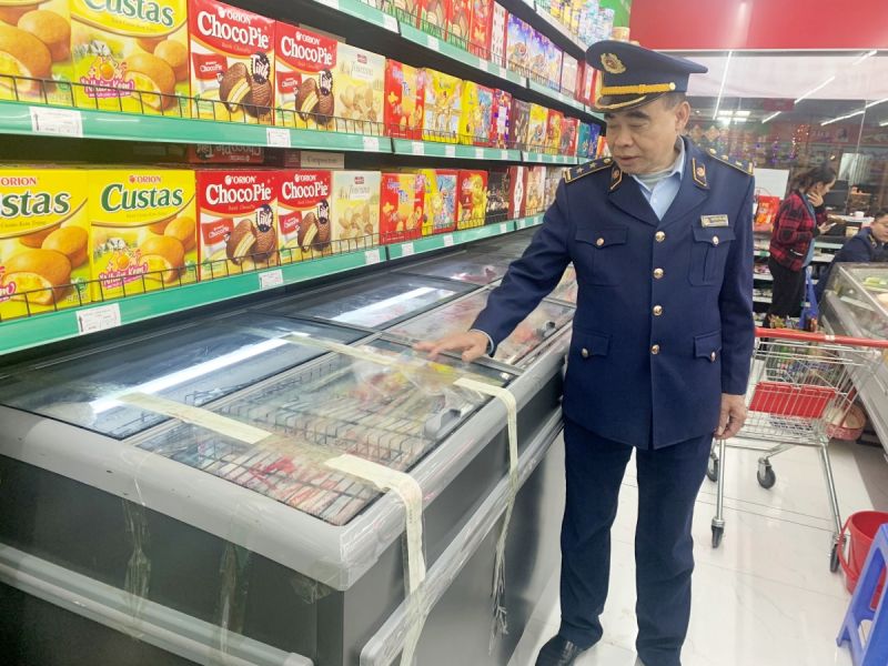 T-Mart bị Quản lý Thị trường Bắc Ninh thu giữ hàng chục kg thực phẩm hết hạn