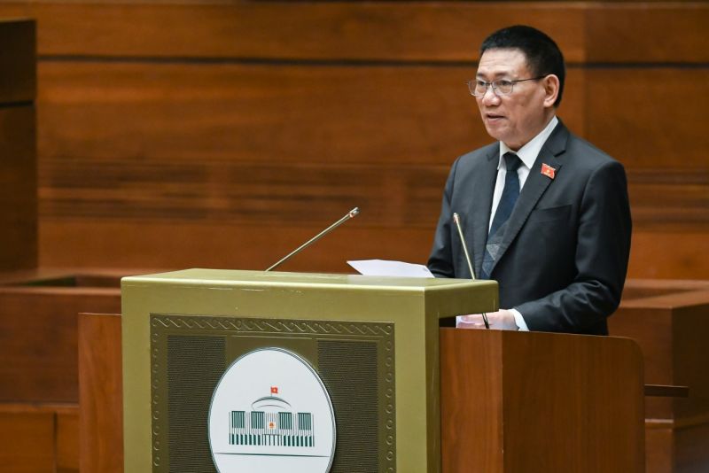 Bộ trưởng Bộ Tài chính Hồ Đức Phớc trình bày tại phiên họp