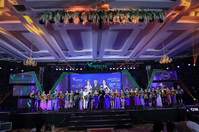 Những cá nhân xuất sắc nhất được vinh danh tại Year end Party 2022 của Vinapharma-group