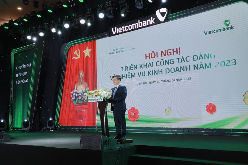 Đ/c Nguyễn Thanh Tùng - Phó Tổng giám đốc phụ trách Ban điều hành báo cáo tại Hội nghị