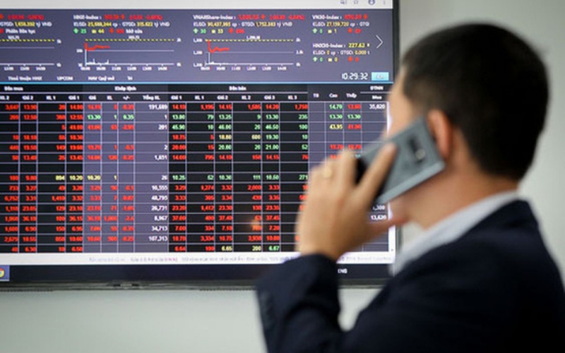 Thanh khoản tiếp tục thu hẹp, thị trường trở lại nhịp giằng co