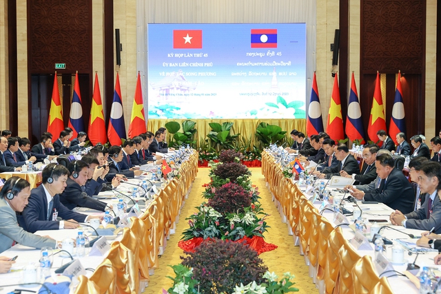 Thủ tướng Phạm Minh Chính và Thủ tướng Lào Sonexay Siphandone đồng chủ trì kỳ họp lần thứ 45 Ủy ban liên Chính phủ về hợp tác song phương Việt Nam-Lào. Ảnh VGP/Nhật Bắc