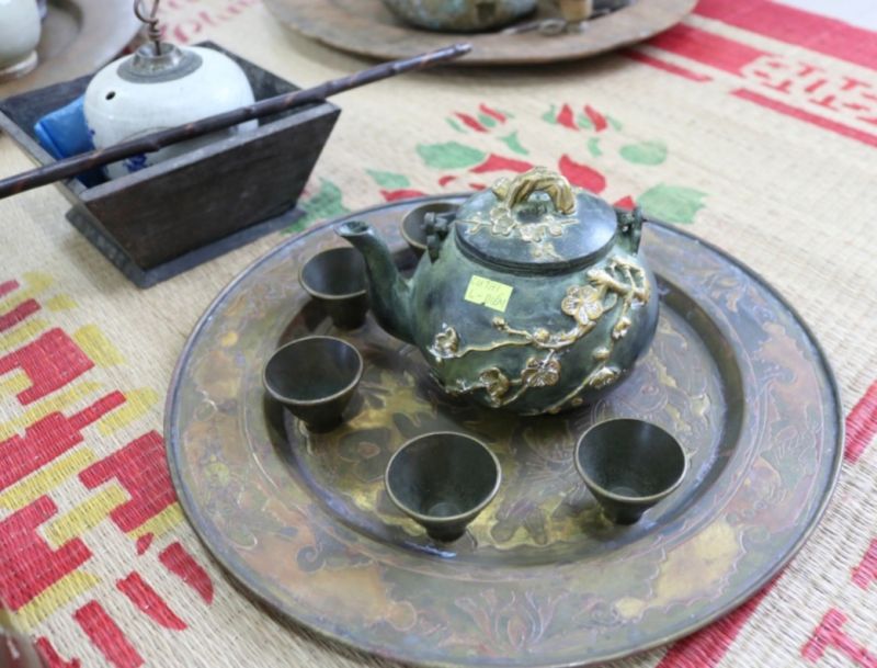 Bộ ấm chén bằng đồng