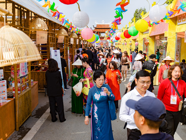 “Happy Tết” diệu kỳ trên đường hoa Home Hanoi Xuan 2023
