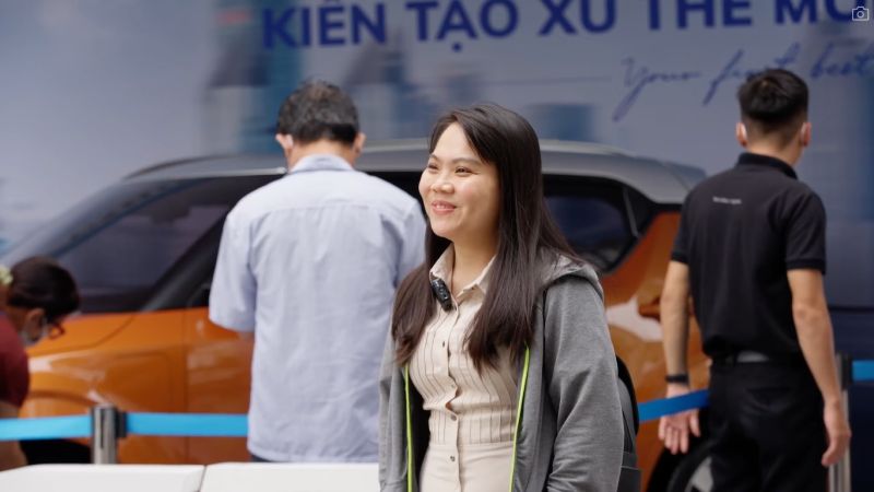 Chị Phạm Nữ Hiền Vân (TP Hồ Chí Minh) quyết định lựa chọn VF 5 Plus là chiếc xe đầu tiên cho gia đình nhỏ của mình.