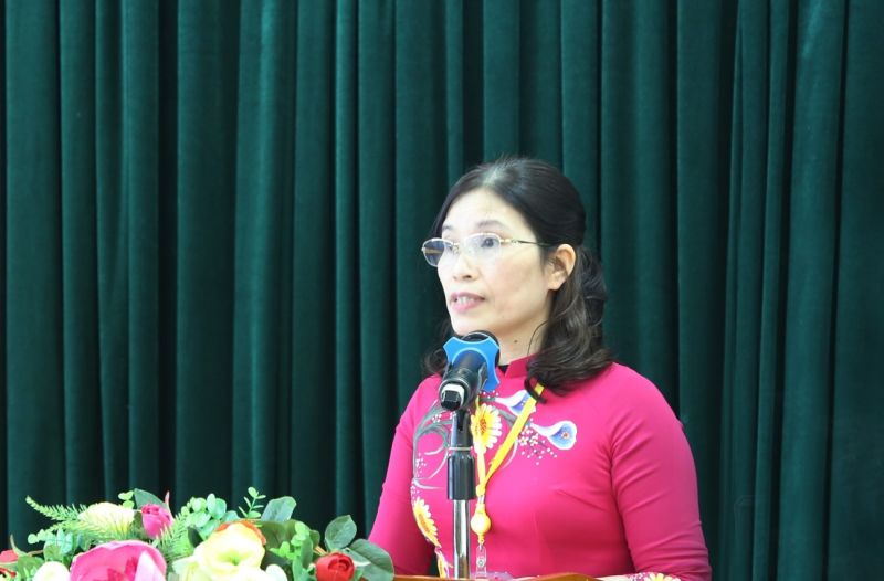 Đồng chí Nguyễn Thị Dung phát biểu nhận nhiệm vụ mới.