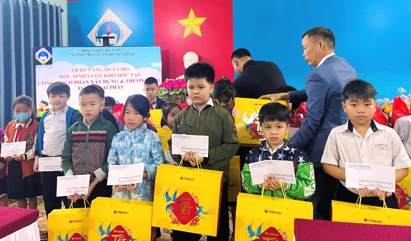 Đây là lần thứ 02, Hội phụ huynh nhà trường phát quà nhân dịp xuân Quý Mão 2023 Đây là lần thứ 02, Hội phụ huynh nhà trường phát quà nhân dịp xuân Quý Mão 2023