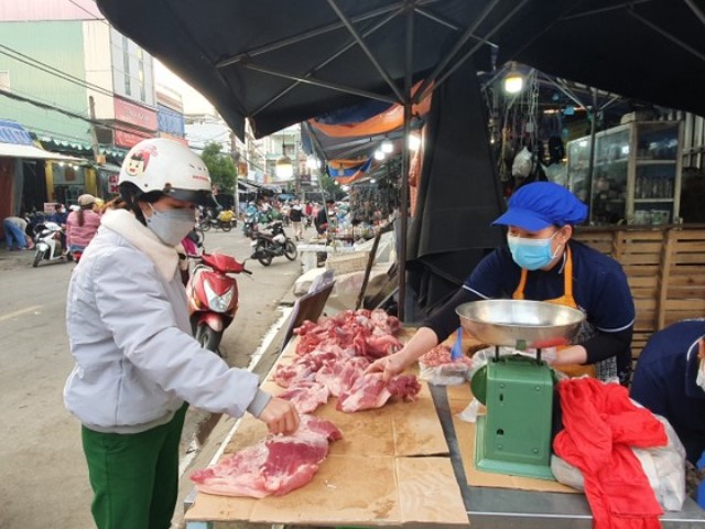 Các đơn vị bố trí 18 điểm bán thịt heo bình ổn giá, tập trung tại các chợ gần khu dân cư trên địa bàn thành phố