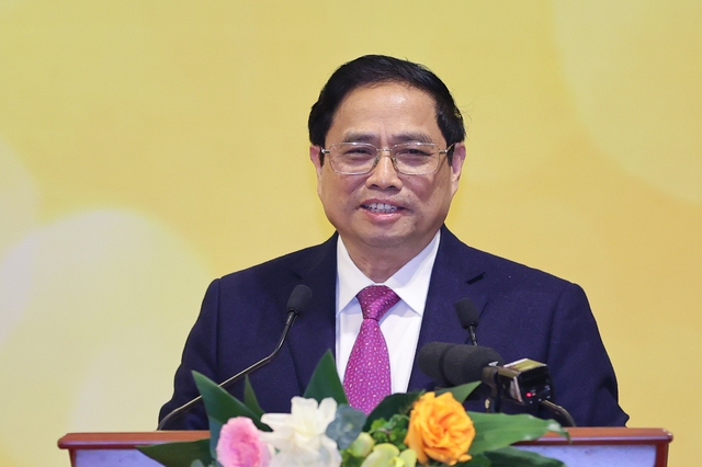 Thủ tướng Phạm Minh Chính nhấn mạnh, một nhiệm vụ quan trọng của ngành ngân hàng là tập trung tháo gỡ khó khăn, thúc đẩy phát triển thị trường bất động sản cả về phía người bán và người mua - Ảnh: VGP/Nhật Bắc