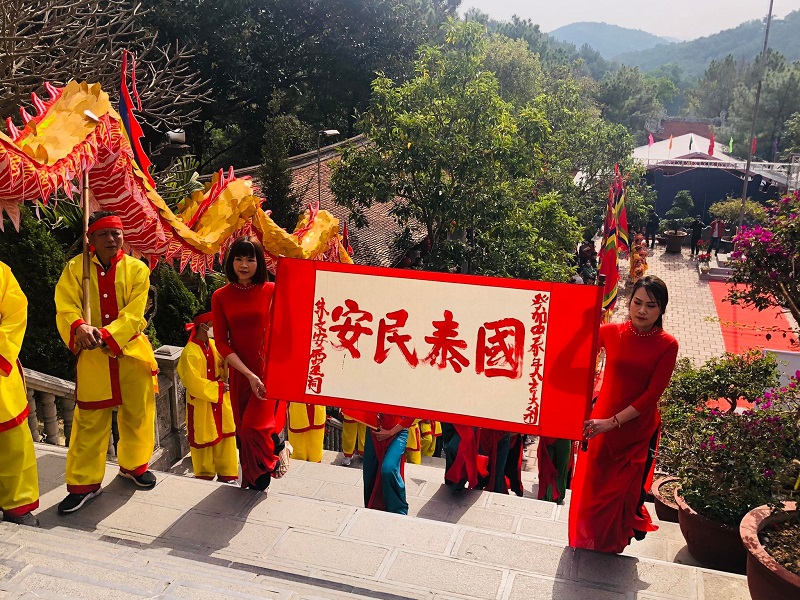 Lễ khai bút đầu xuân tại đền thờ thầy giáo Chu Văn An tại Hải Dương