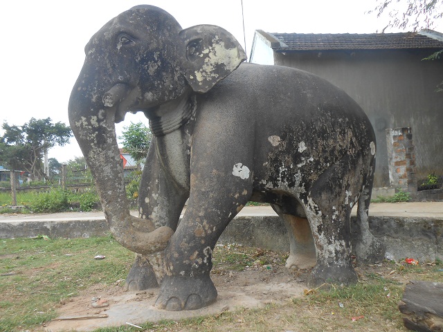 Tượng voi đá thứ 02 ở thành Đồ Bàn vừa được công nhận “Bảo vật quốc gia”.