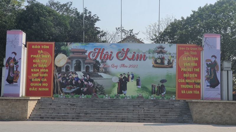 Sân khấu chính tại Đồi Lim đã sẵn sàng khai hội