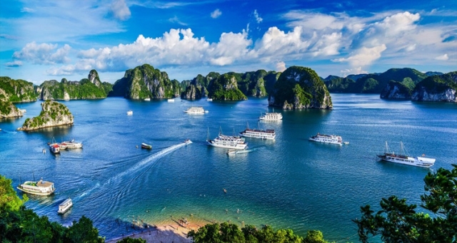 Tháng 1/2023, tỉnh Quảng Ninh đã thu hút 1,6 triệu lượt khách du lịch với tổng doanh thu 3.520 tỷ đồng, gấp 15,4 lần so với cùng kỳ năm ngoái. Ảnh minh họa