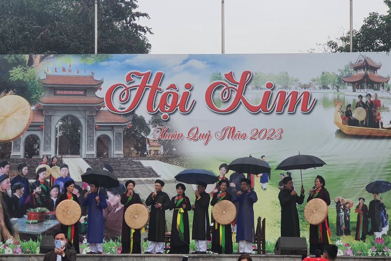 Sôi động lễ hội vùng Lim