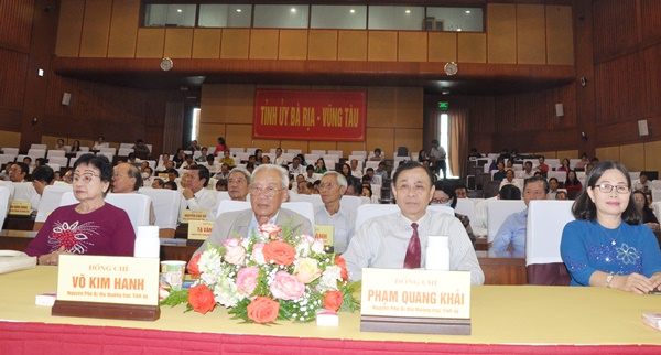 Các đại biểu tham dự buổi họp mặt