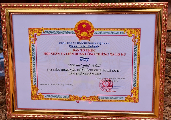 Bằng chứng nhận đội đoạt Giải Nhất m&uacute;a cồng chi&ecirc;ng