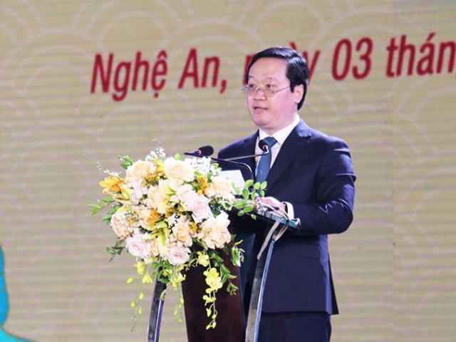 Chủ tịch UBND tỉnh Nghệ An Nguyễn Đức Trung đọc diễn văn Lễ kỷ niệm.