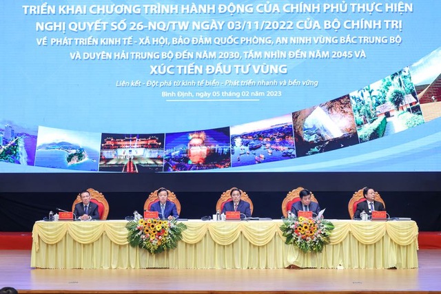 Thủ tướng Phạm Minh Chính và các đồng chí lãnh đạo chủ trì Hội nghị - Ảnh: VGP/Nhật Bắc