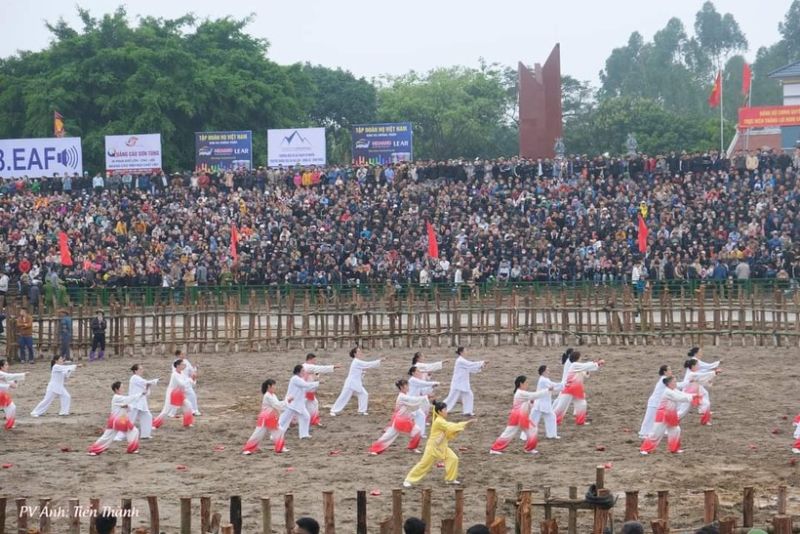 Lễ khai mạc được diễn ra trong điều kiện thuận lợi với sự tham gia của hàng vạn khán giả