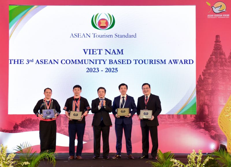 4 đơn vị ở Việt Nam nhận Giải thưởng Du lịch cộng đồng ASEAN 2023 là Cộng đồng du lịch làng chài Tân Thành (tỉnh Quảng Nam), Hợp tác xã Dịch vụ Du lịch cộng đồng Quản Bạ (tỉnh Hà Giang), Điểm bản du lịch cộng đồng Sin Suối Hồ (tỉnh Lai Châu), Khu bảo tồn Làng nhà sàn dân tộc sinh thái Thái Hải (tỉnh Thái Nguyên).