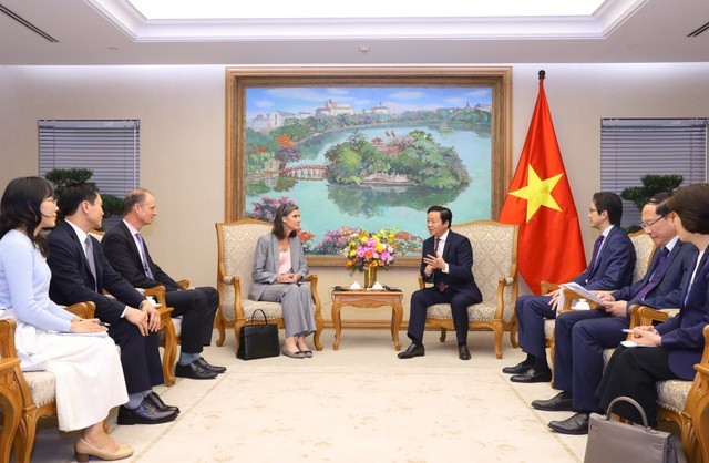 Phó Thủ tướng Trần Hồng Hà tiếp bà Aler Grubbs, Giám đốc USAID tại Việt Nam. (Ảnh: TTXVN)