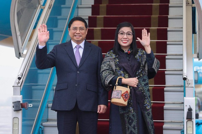 Thủ tướng Chính phủ Phạm Minh Chính và Phu nhân cùng Đoàn đại biểu cấp cao Việt Nam rời Thủ đô Hà Nội lên đường thăm chính thức Cộng hòa Singapore và Brunei Darussalam từ ngày 8 đến 11/2. Ảnh: Nhật Bắc