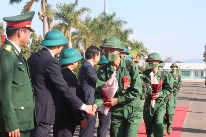 Tân binh huyện Đăk Hà lên đường thực hiện nghĩa vụ quân sự